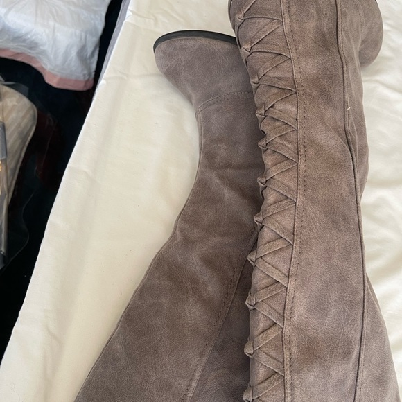 Boots - Picture 3 of 5